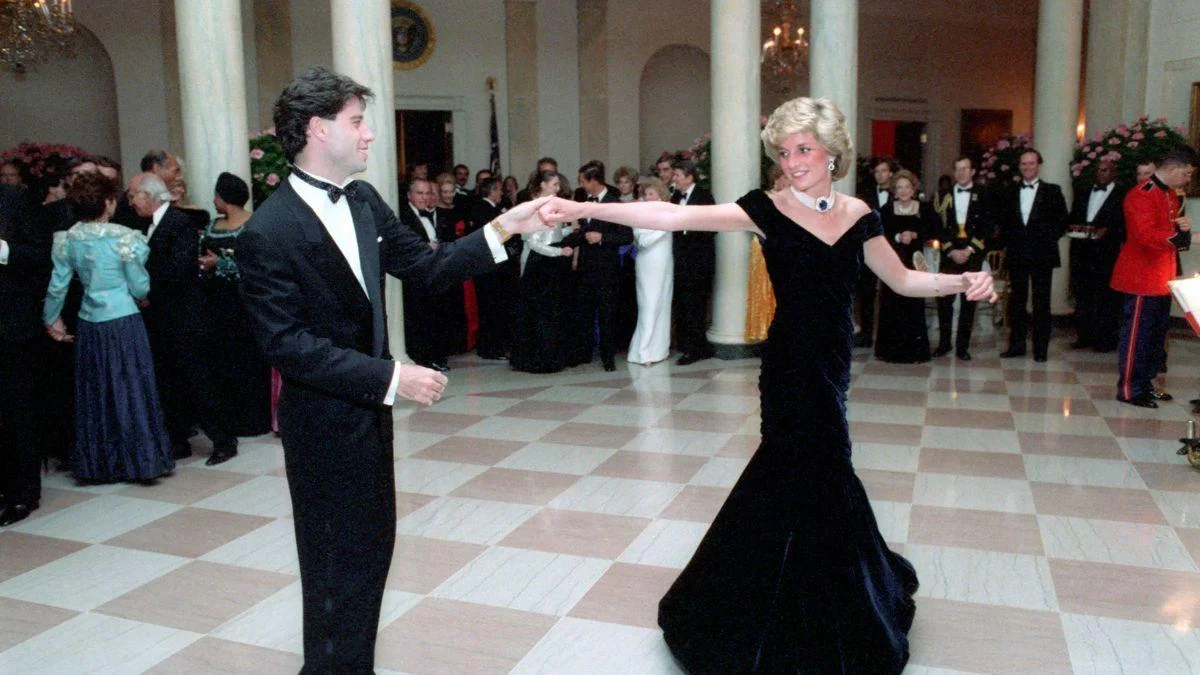 image of Princess Diana danced with John Travolta.