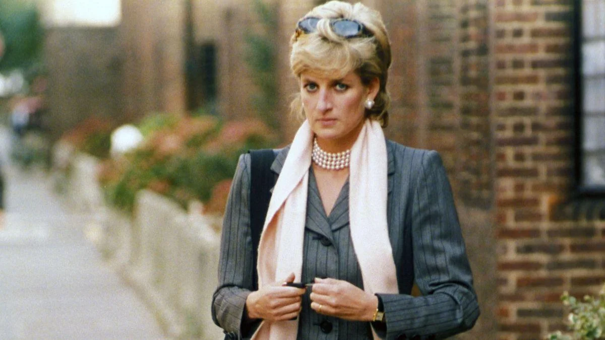 OK! Reveals the Full Transcripts of Princess Diana's Final Calls — Including to Her Psychic From the Ritz Before She Set Off for Tragic Last Journey