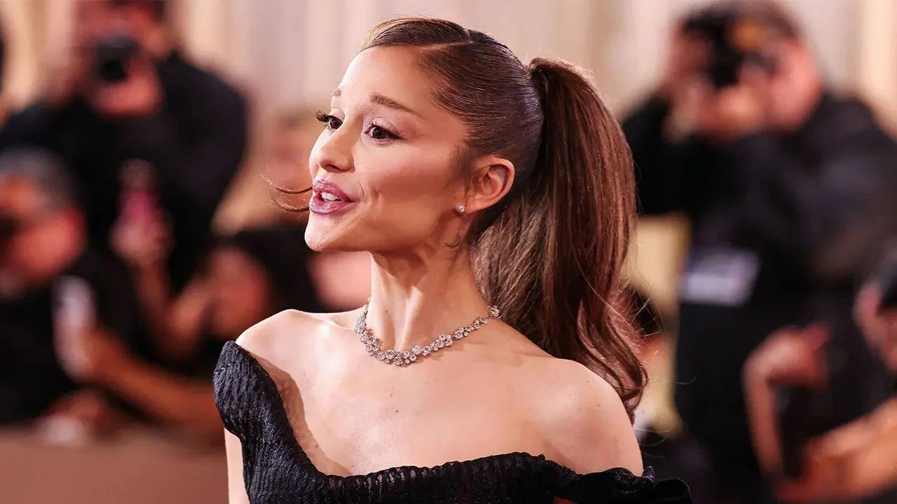 Photo of Ariana Grande's representatives announced 'step back' from visibility' on August 2.