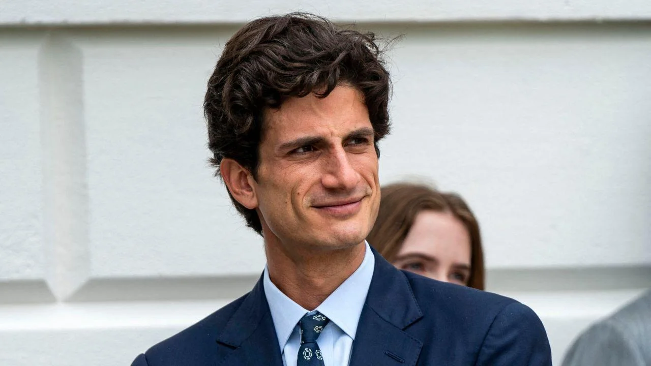 image of Schlossberg used a 'People' interview to beg for a relationship. 