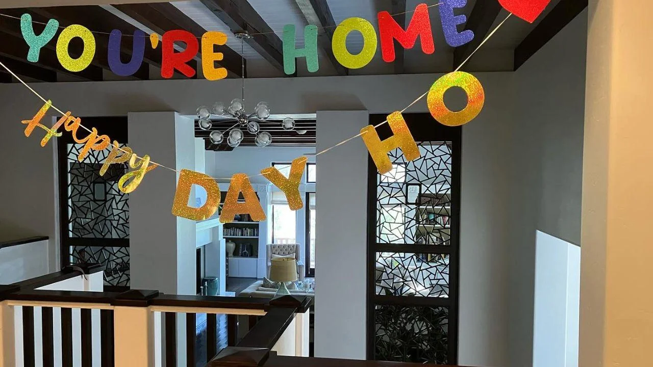 Image of the hilarious message Christina Applegate found at home.