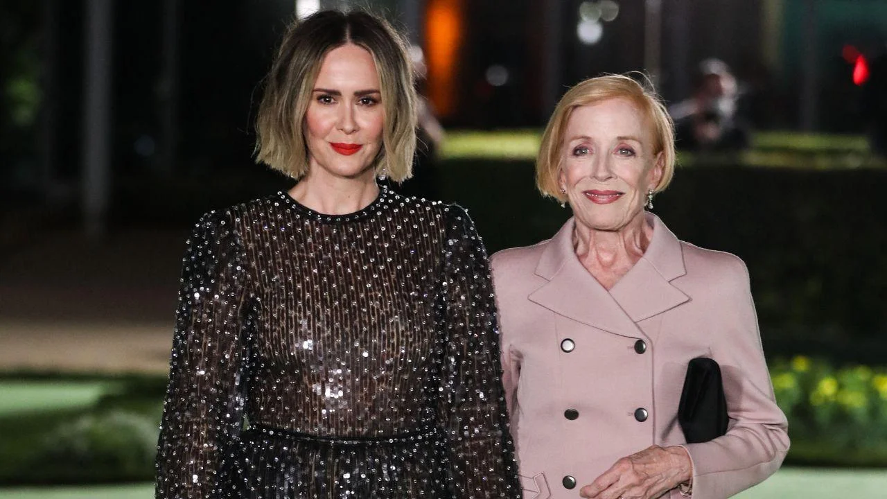Sarah Paulson, 51, and Longtime Partner Holland Taylor, 83, Have Rare PDA Moment on Red Carpet: Watch